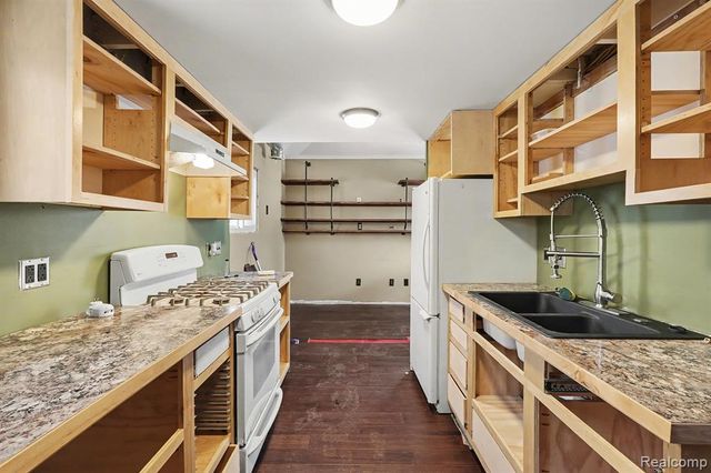 835 E Square Lake Road, Troy, MI 48085