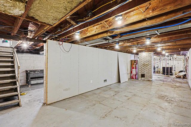 835 E Square Lake Road, Troy, MI 48085