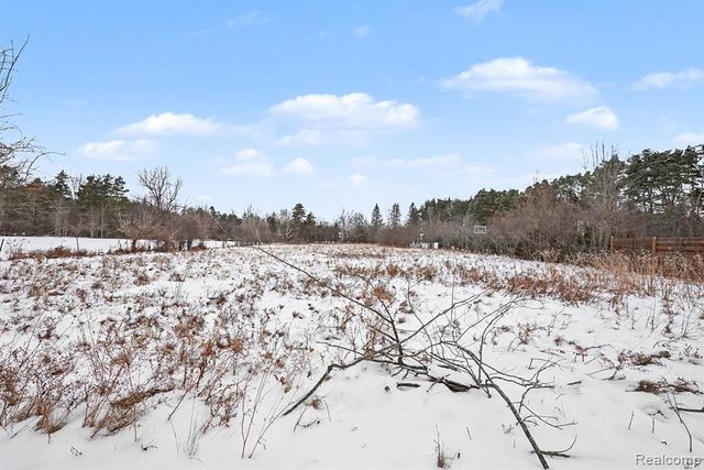 835 E Square Lake Road, Troy, MI 48085