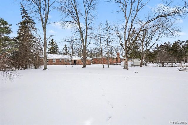 835 E Square Lake Road, Troy, MI 48085