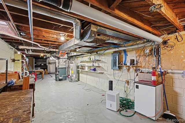 835 E Square Lake Road, Troy, MI 48085