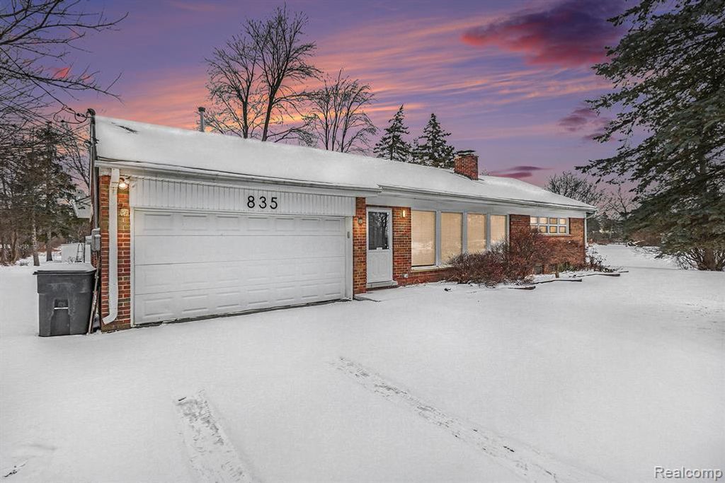 835 E Square Lake Road, Troy, MI 48085