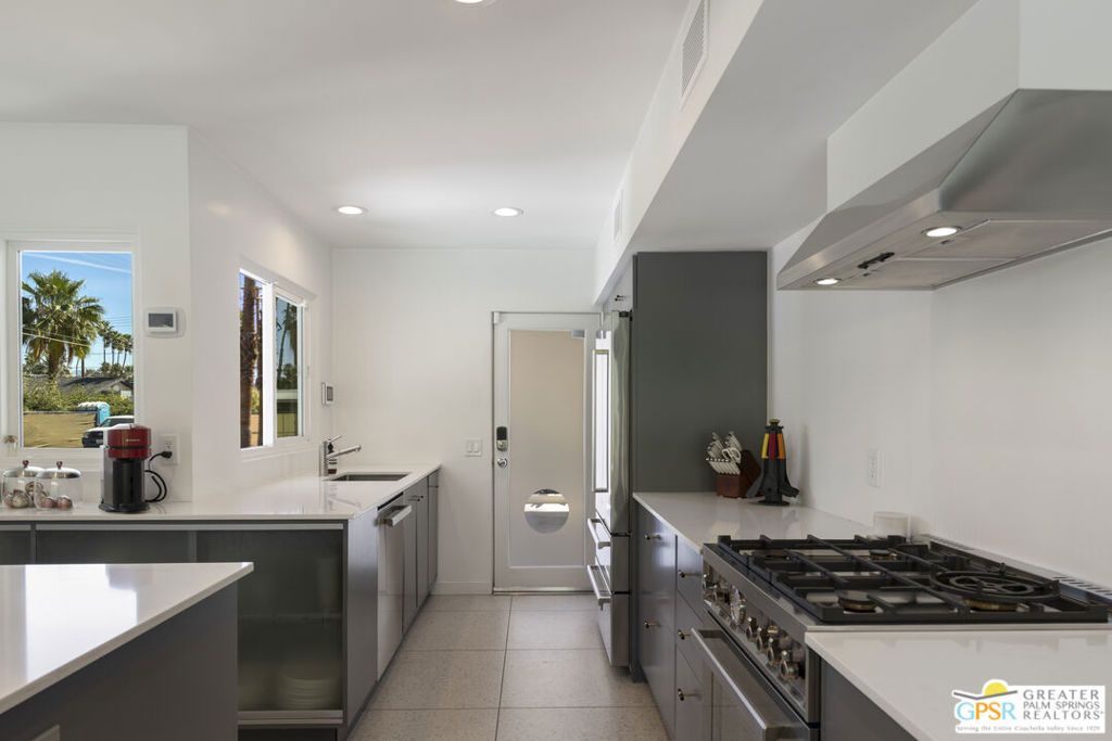 Image 15 of property listing at 1061 S Sagebrush Road, Palm Springs, CA 92264