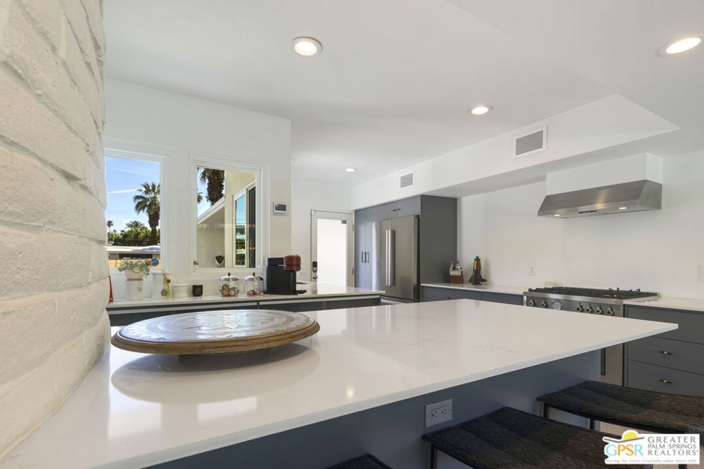 Image 18 of property listing at 1061 S Sagebrush Road, Palm Springs, CA 92264