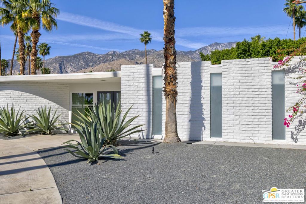 Image 3 of property listing at 1061 S Sagebrush Road, Palm Springs, CA 92264