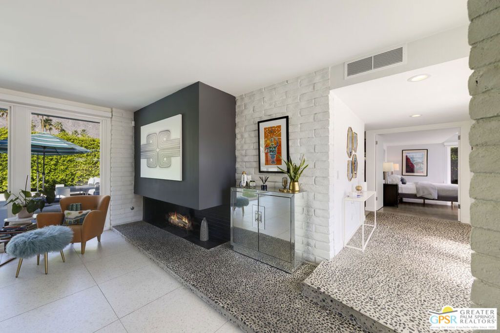 Image 5 of property listing at 1061 S Sagebrush Road, Palm Springs, CA 92264