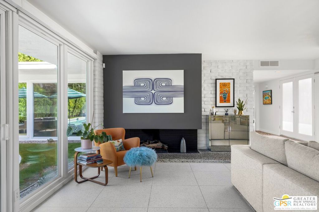 Image 7 of property listing at 1061 S Sagebrush Road, Palm Springs, CA 92264