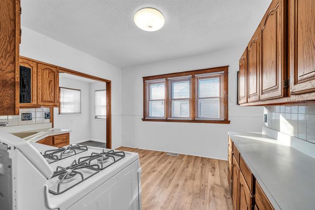 512 S Fern Ave, Wichita, KS 67213