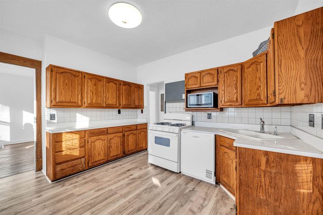 512 S Fern Ave, Wichita, KS 67213