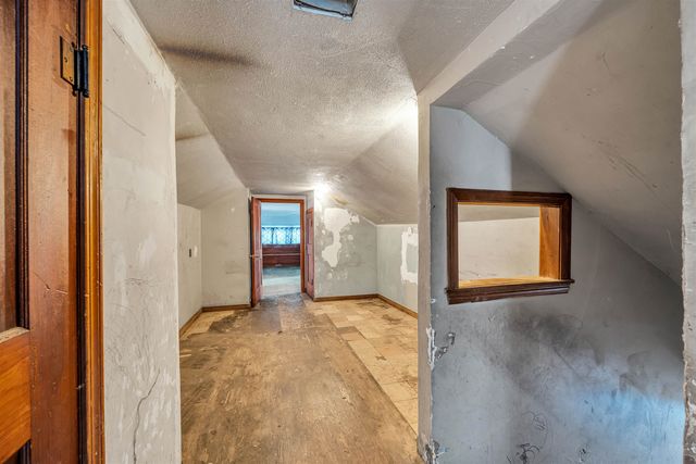 512 S Fern Ave, Wichita, KS 67213