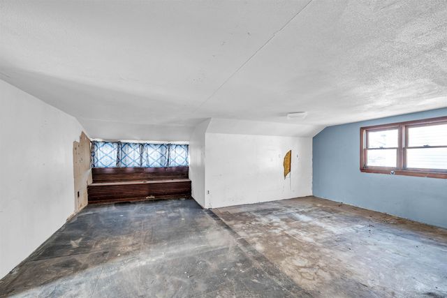 512 S Fern Ave, Wichita, KS 67213