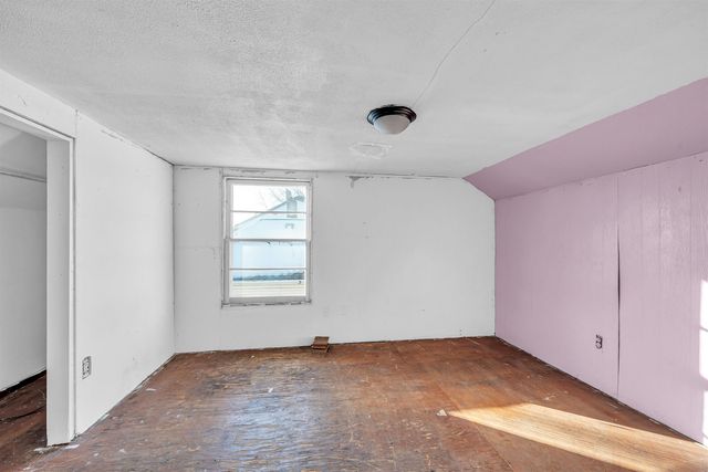 512 S Fern Ave, Wichita, KS 67213