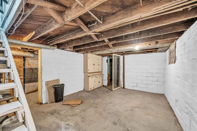 512 S Fern Ave, Wichita, KS 67213