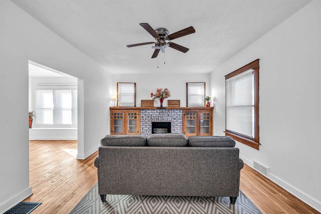 512 S Fern Ave, Wichita, KS 67213