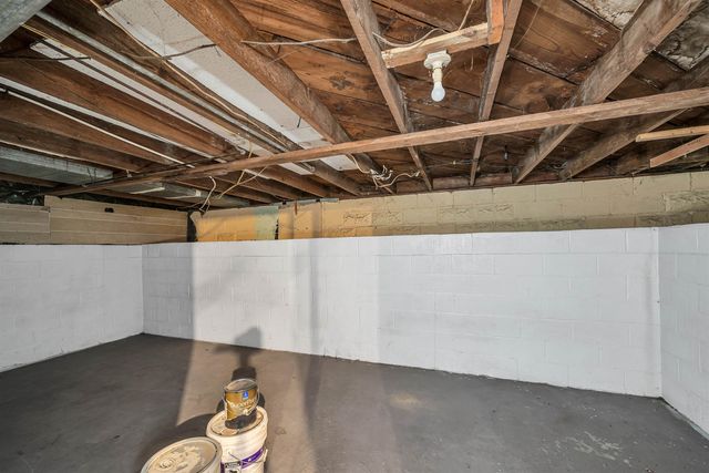 512 S Fern Ave, Wichita, KS 67213