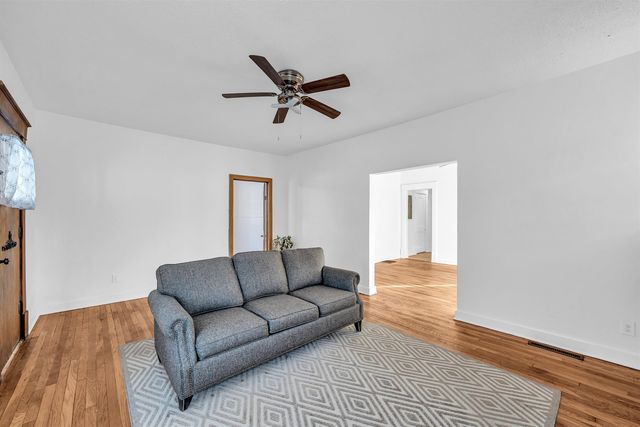 512 S Fern Ave, Wichita, KS 67213