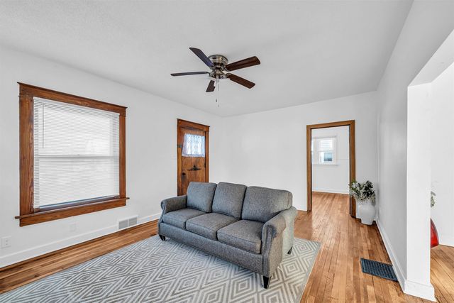 512 S Fern Ave, Wichita, KS 67213