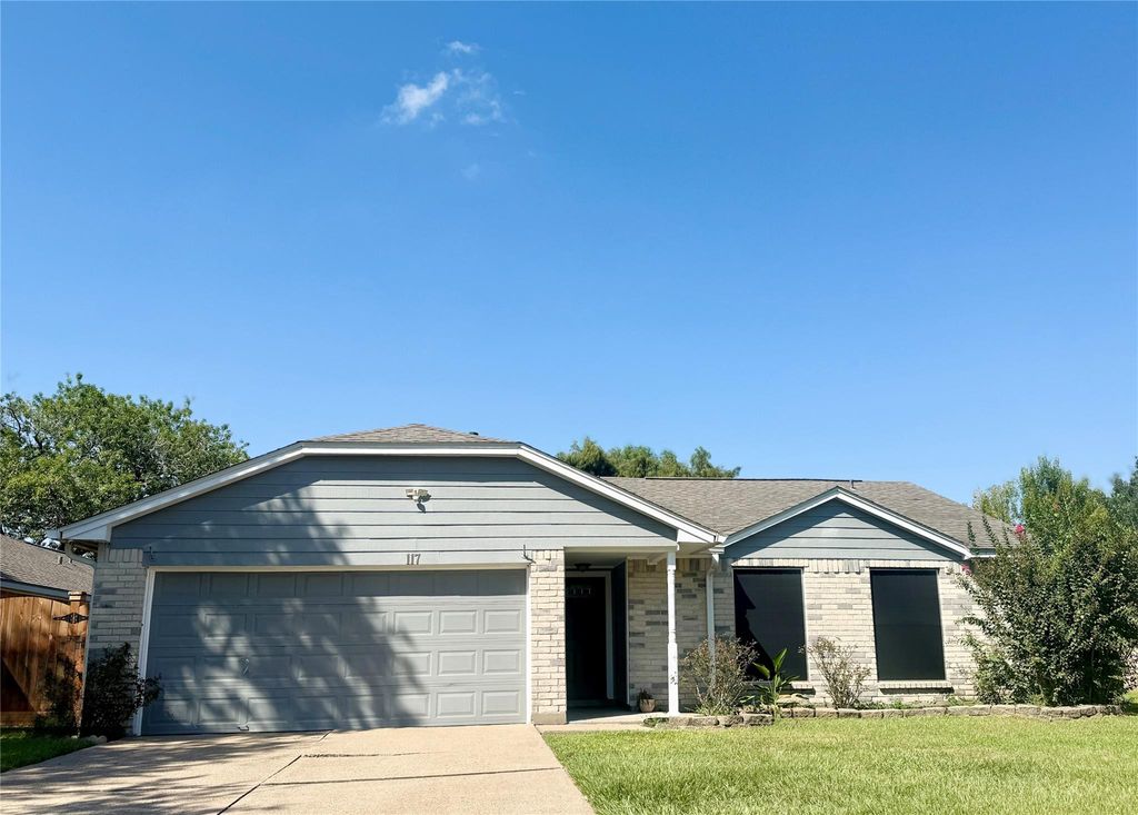 117 Lasso Street, Angleton, TX 77515