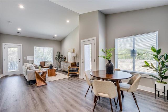 3425 E Thunder, Wichita, KS 67220