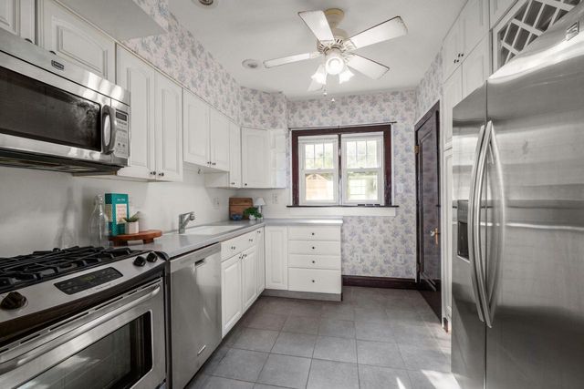 525 68th PLACE, Kenosha, WI 53143
