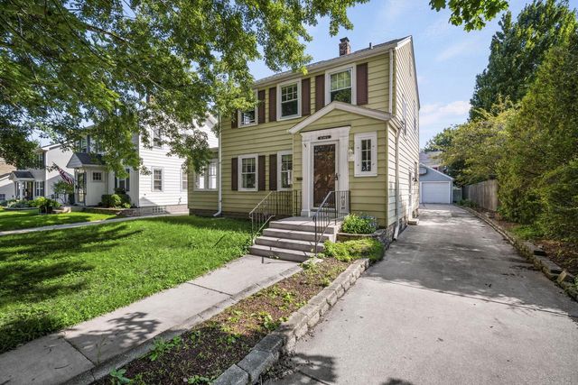 525 68th PLACE, Kenosha, WI 53143