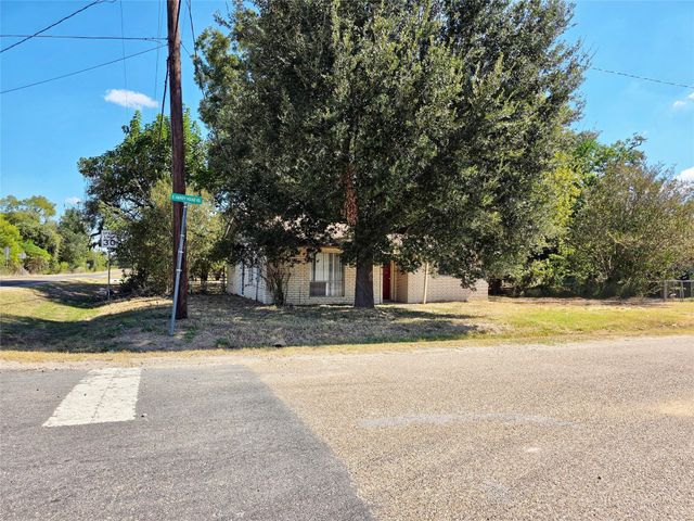 111 S Harvey House Road, Somerville, TX 77879