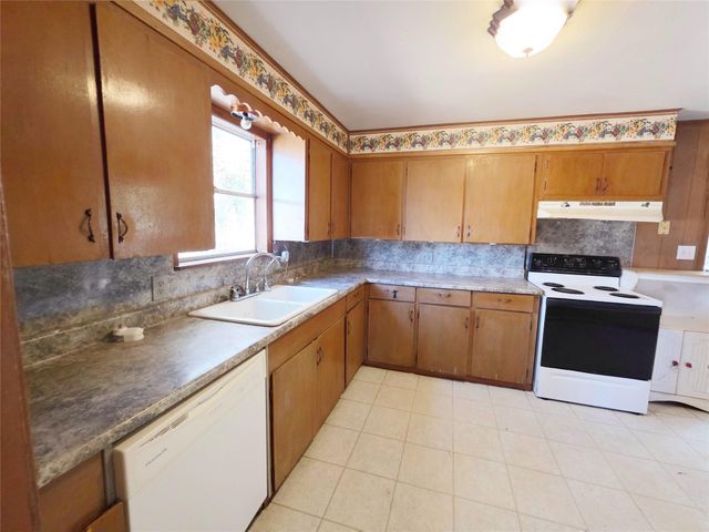 111 S Harvey House Road, Somerville, TX 77879