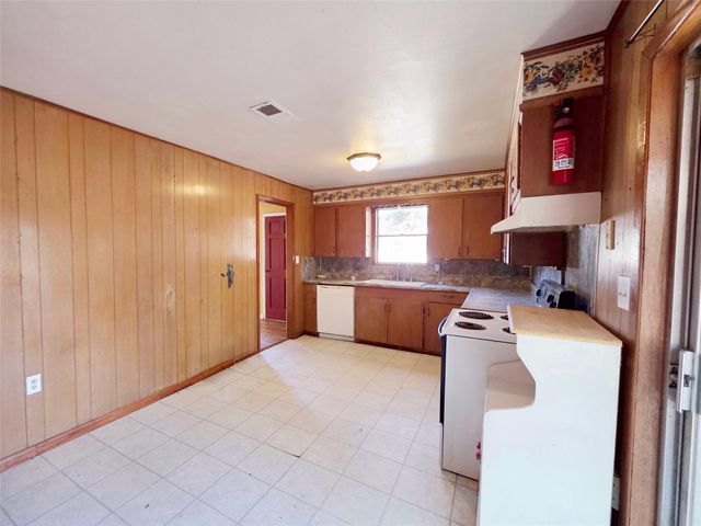 111 S Harvey House Road, Somerville, TX 77879