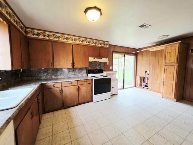 111 S Harvey House Road, Somerville, TX 77879