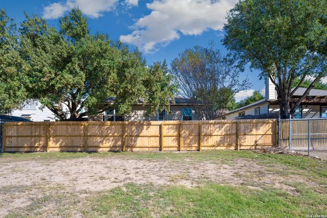 3953 BROOK HOLLOW DR, Schertz, TX 78154