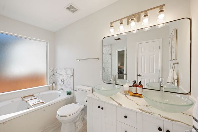3953 BROOK HOLLOW DR, Schertz, TX 78154