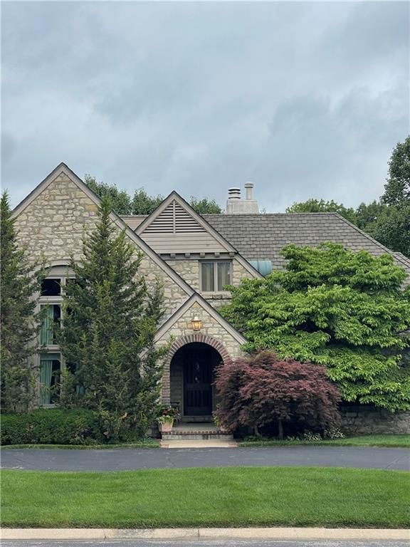 9505 State Line Road 12, Kansas City, MO 64114