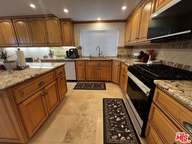 7825 Seaglen Drive 34, Huntington Beach, CA 92648