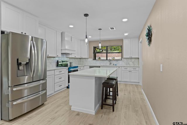 1225 Chateau Ln, Hideaway, TX 75771