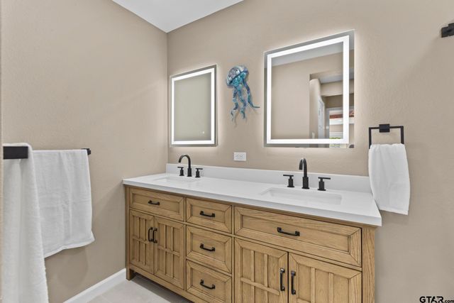 1225 Chateau Ln, Hideaway, TX 75771
