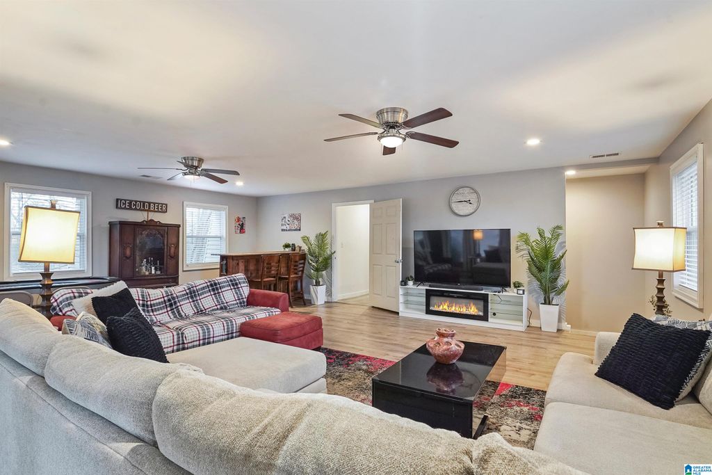 5041 ROSELYN ROAD, Bessemer, AL 35022