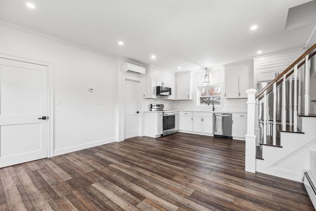 5 Smith St R, Rockport, MA 01966