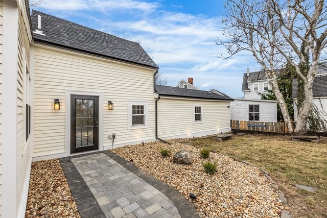 5 Smith St R, Rockport, MA 01966