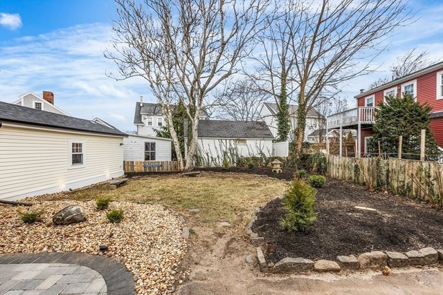 5 Smith St R, Rockport, MA 01966