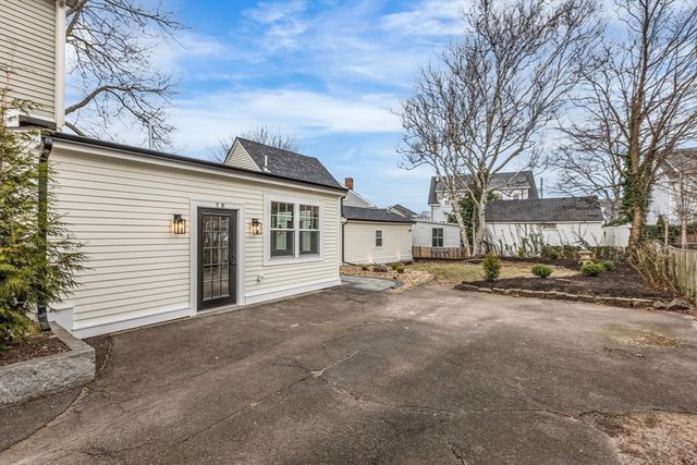 5 Smith St R, Rockport, MA 01966