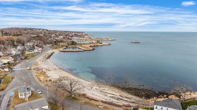 5 Smith St R, Rockport, MA 01966