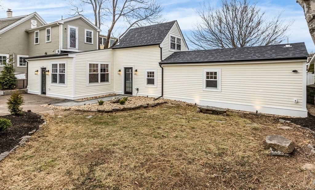 5 Smith St R, Rockport, MA 01966