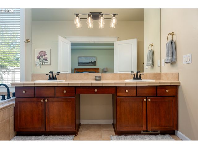 2711 Ne 159TH Cir, Ridgefield, WA 98642