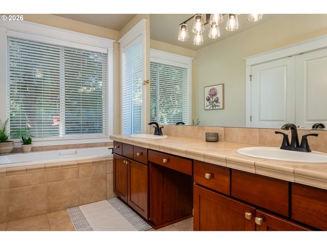 2711 Ne 159TH Cir, Ridgefield, WA 98642