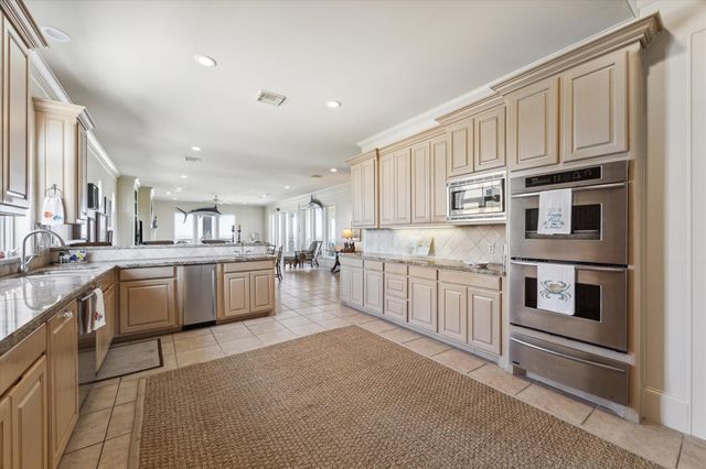 1 Blue Heron Cir Drive, Jamaica Beach, TX 77554