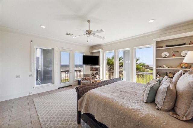 1 Blue Heron Cir Drive, Jamaica Beach, TX 77554