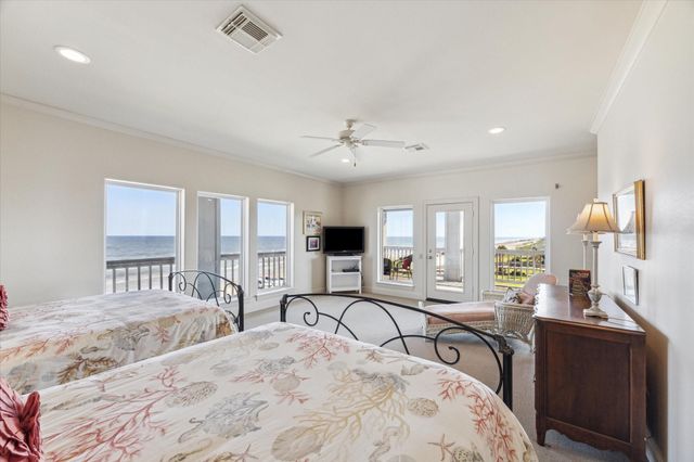 1 Blue Heron Cir Drive, Jamaica Beach, TX 77554