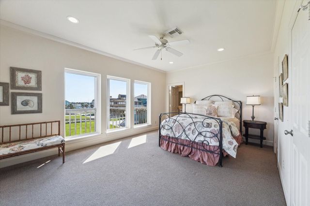 1 Blue Heron Cir Drive, Jamaica Beach, TX 77554