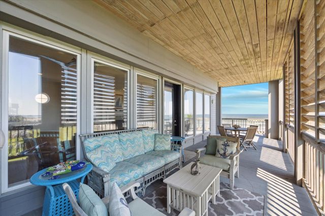 1 Blue Heron Cir Drive, Jamaica Beach, TX 77554