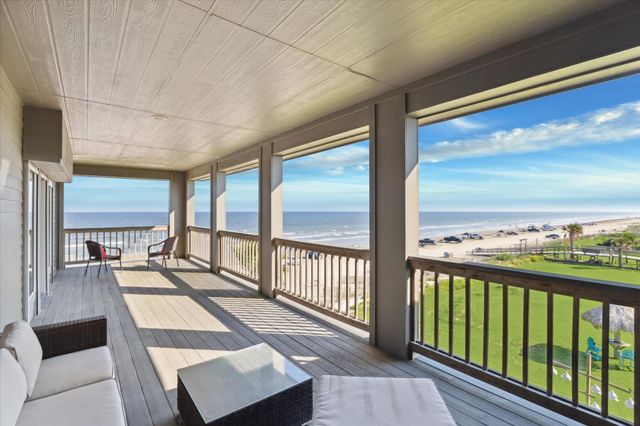 1 Blue Heron Cir Drive, Jamaica Beach, TX 77554